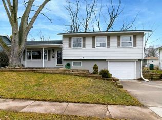 3112 Windsor Dr, Bettendorf, IA