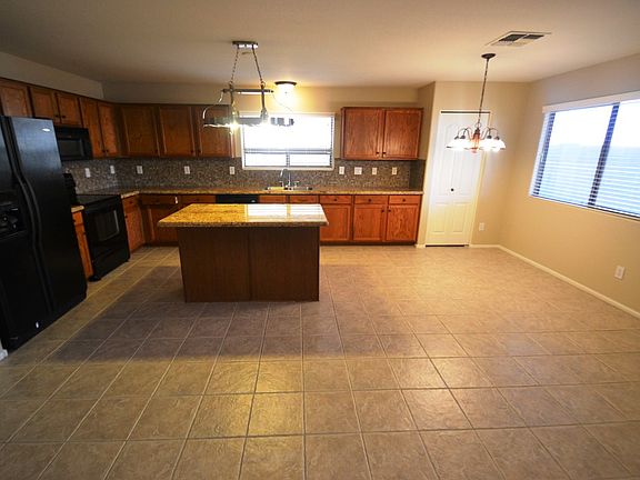4th image of 22505 N Davis Way
