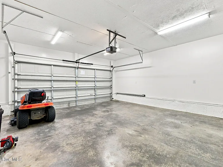 308 Carrie Ct — Photo 14