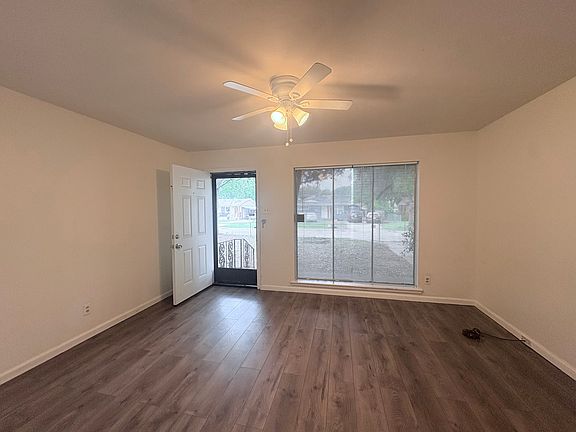 3rd image of 1004 Powell Rd