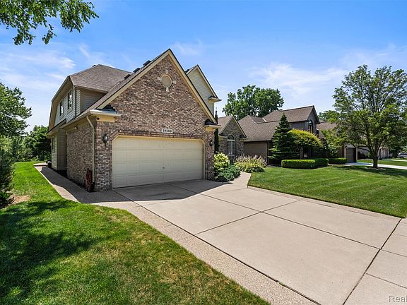 4th image of 19550 Shorecrest Dr