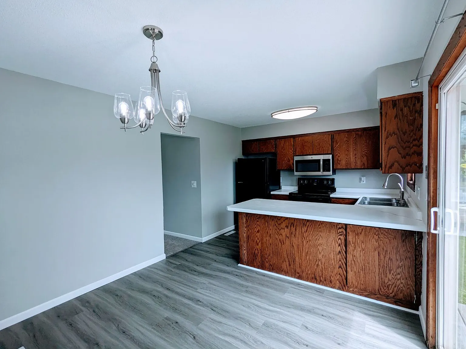 3 bed, 1325 sqft, $1,895 — Photo 3