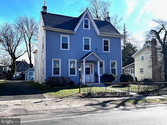 2nd image of 44 Warren St
