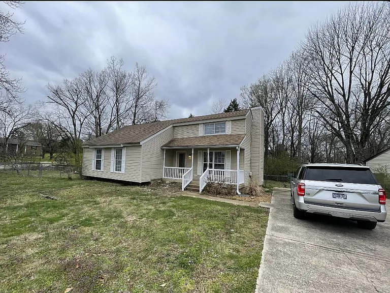 127 Sunnymeade Dr — Photo 2
