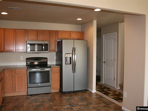 2nd image of 1340 Meadow Ln
