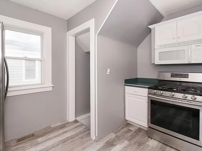 4520 Kenmore Ave — Photo 11