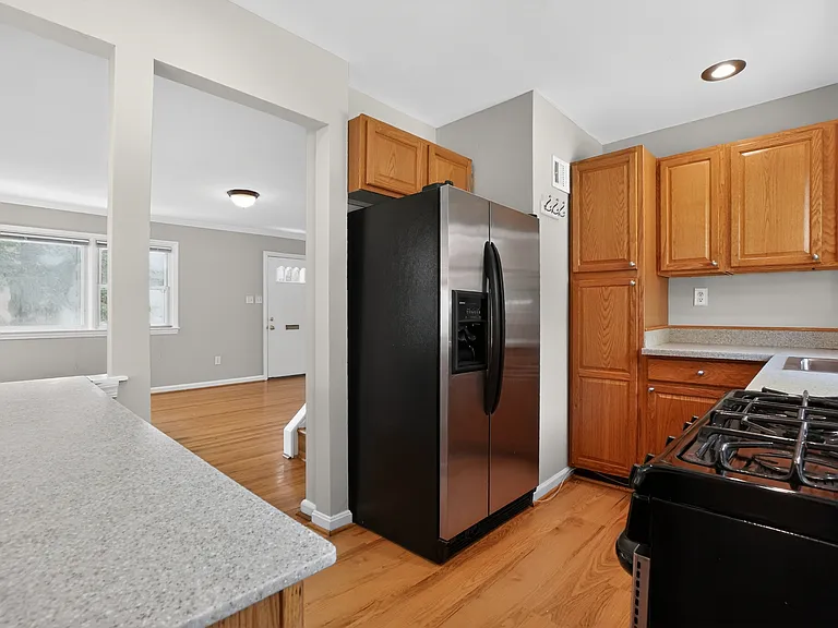 6410 Cavalier Dr — Photo 9