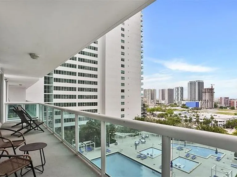 1800 N Bayshore Dr #1610 — Photo 2
