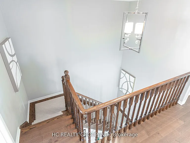215 Armstrong Cres — Photo 10
