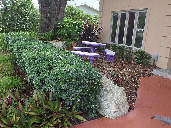 4th image of 1414 Gleneagles Way