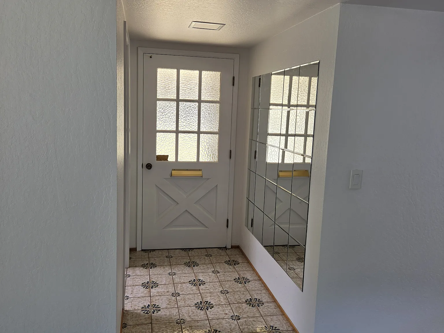 4 bed, 2085 sqft, $7,100 — Photo 4
