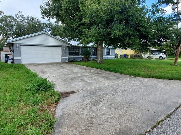 Front yard 2 car garage