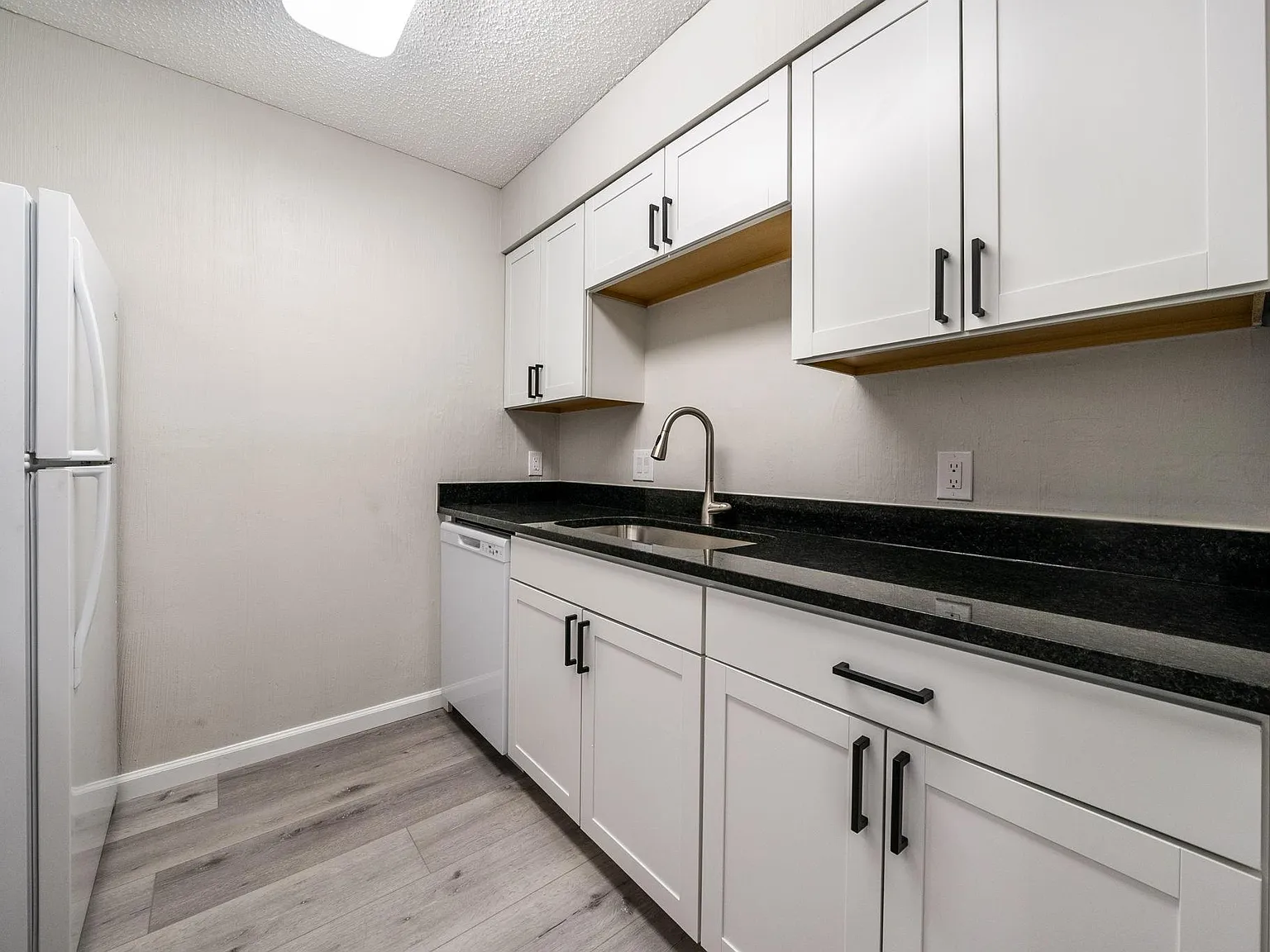 2 bed, 2.0 bath, 1000 sqft, $1,845 — Photo 3