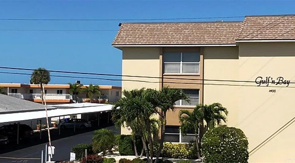 1400 Tarpon Center Dr #202