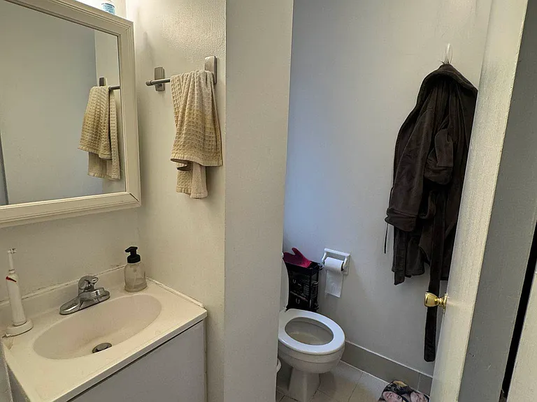 530 E 13th St #18 — Photo 14