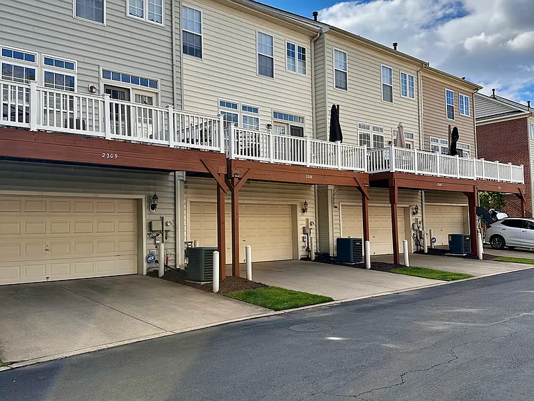 2207 Potomac Club Pkwy — Photo 2