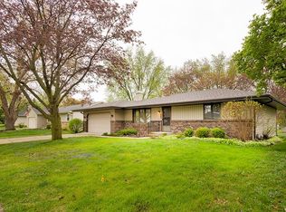 1305 Fieldcrest Dr, Rockford, IL 61108