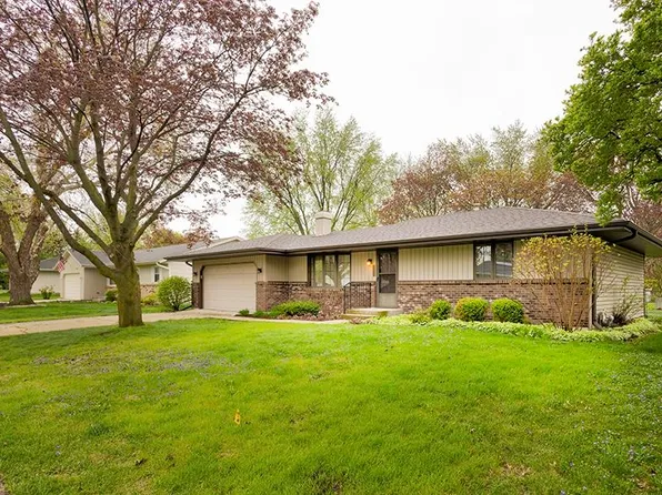 1305 Fieldcrest Dr, Rockford, IL 61108