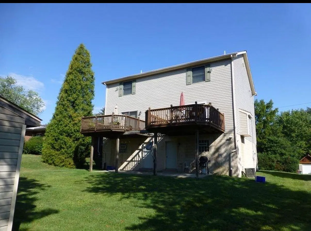 2 bed, 1.5 bath, 1300 sqft, $1,450 — Photo 2