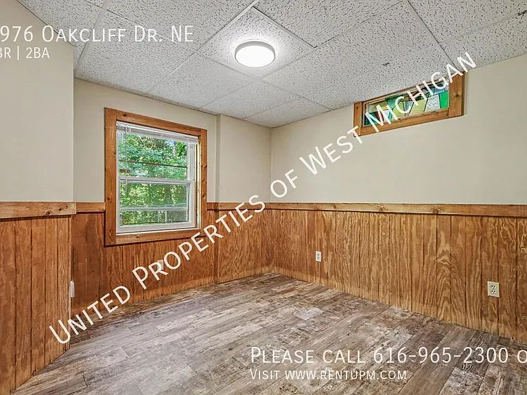 1976 Oakcliff Dr NE — Photo 12