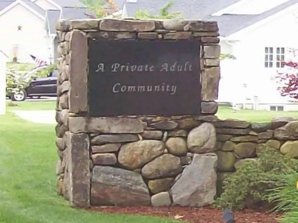 5 Deerfield Dr W, Webster, MA 01570