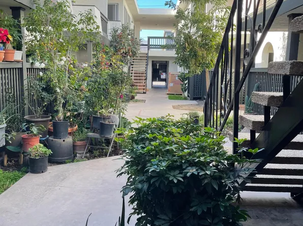 7031 Jordan Ave, Canoga Park, CA