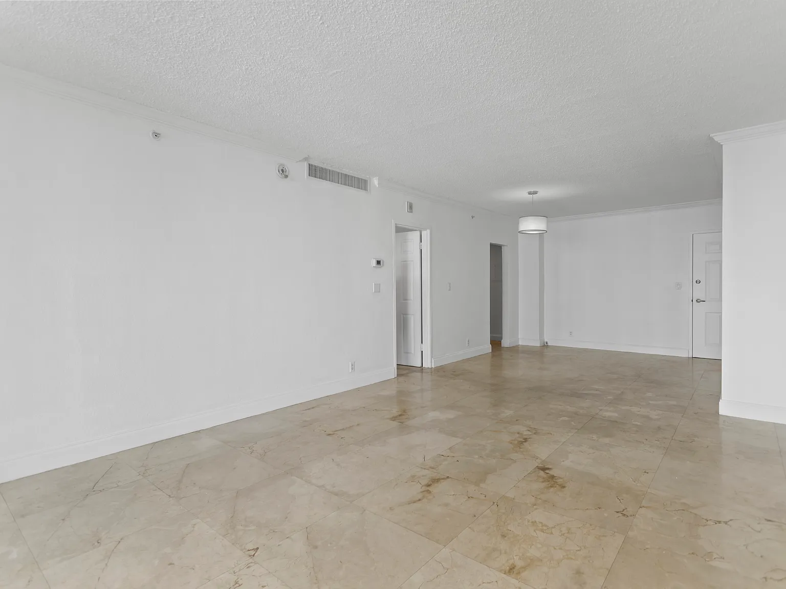 1 bed, 1.5 bath, 835 sqft, $2,300 — Photo 2