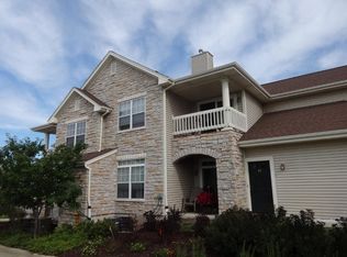 9301 S Cobblestone Way #624, Franklin, WI 53132