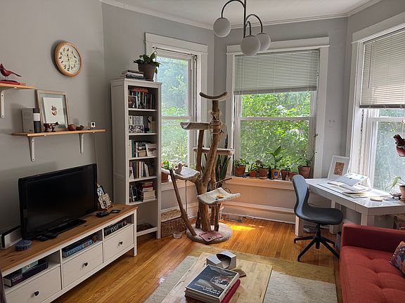 3rd image of 2644 N Albany Ave APT 1F