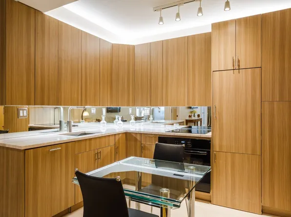 230 Central Park South image 9 of 17