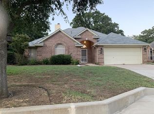 452 Arwine Dr, Hurst, TX 76053