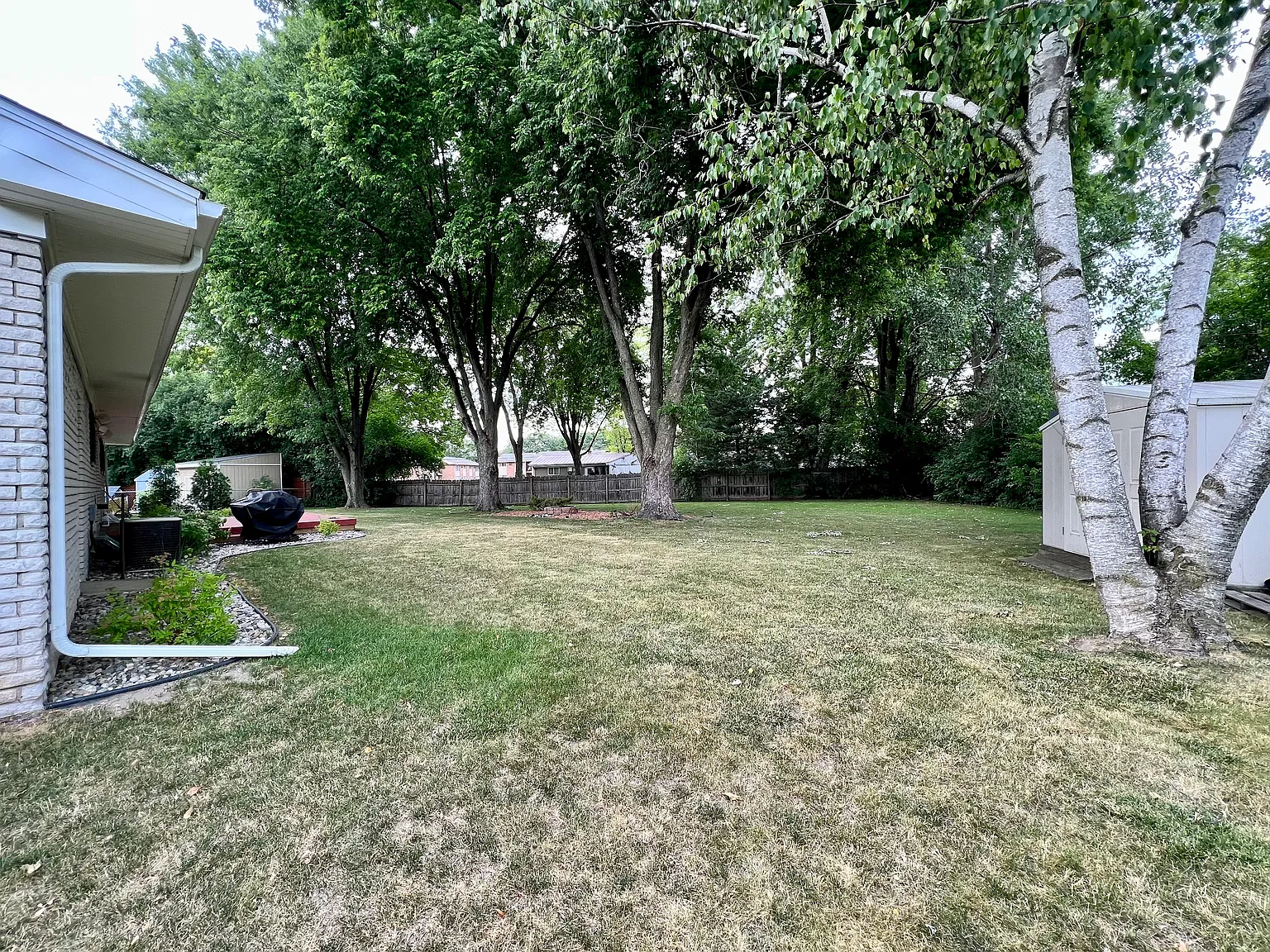 2630 Whitemore Pl — Photo 2