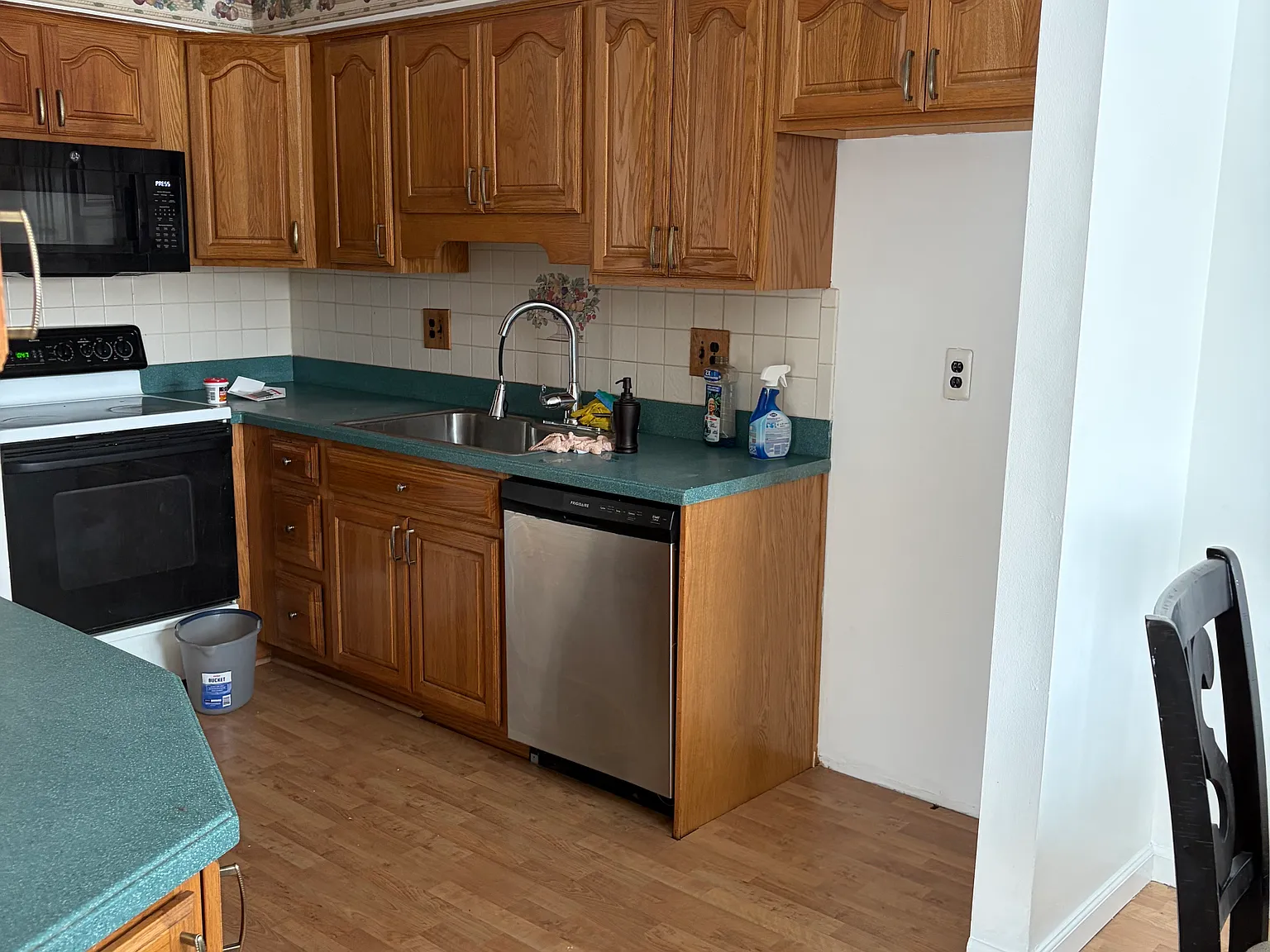 2 bed, 1.5 bath, 1321 sqft, $1,900 — Photo 2