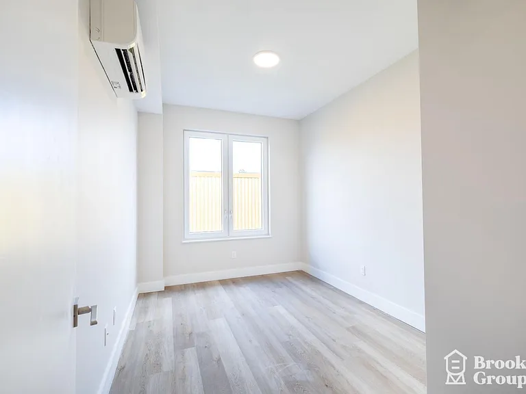 1711 Hancock St #410 — Photo 3