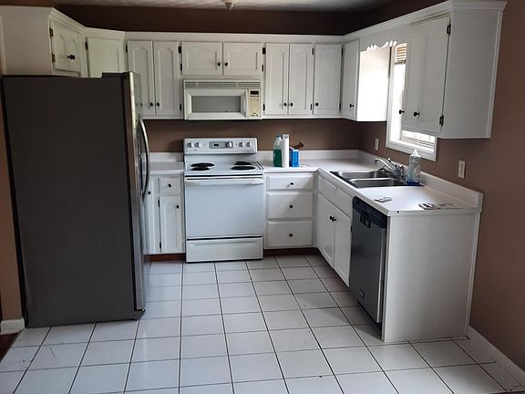 3rd image of 125 Mallory Ct