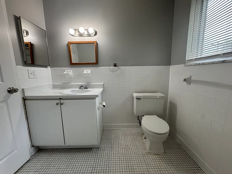 939 James St #STREET11 — Photo 12