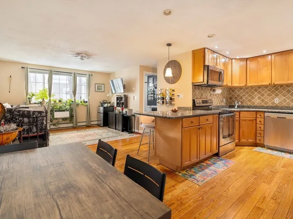 12 Woodland St APT 21, Everett, MA 02149