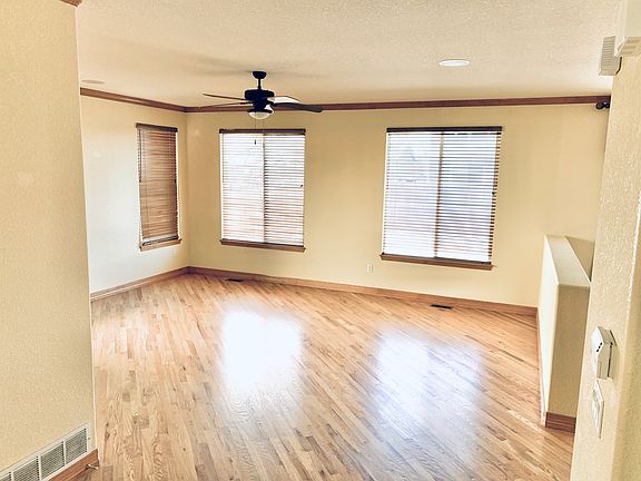 Fireplace / Living room 