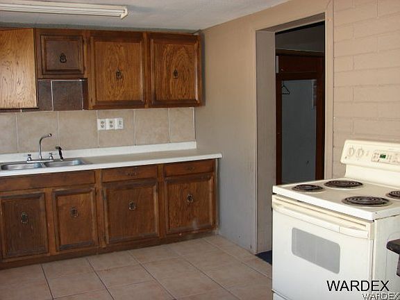 4th image of 1325 Tamarisk Drive