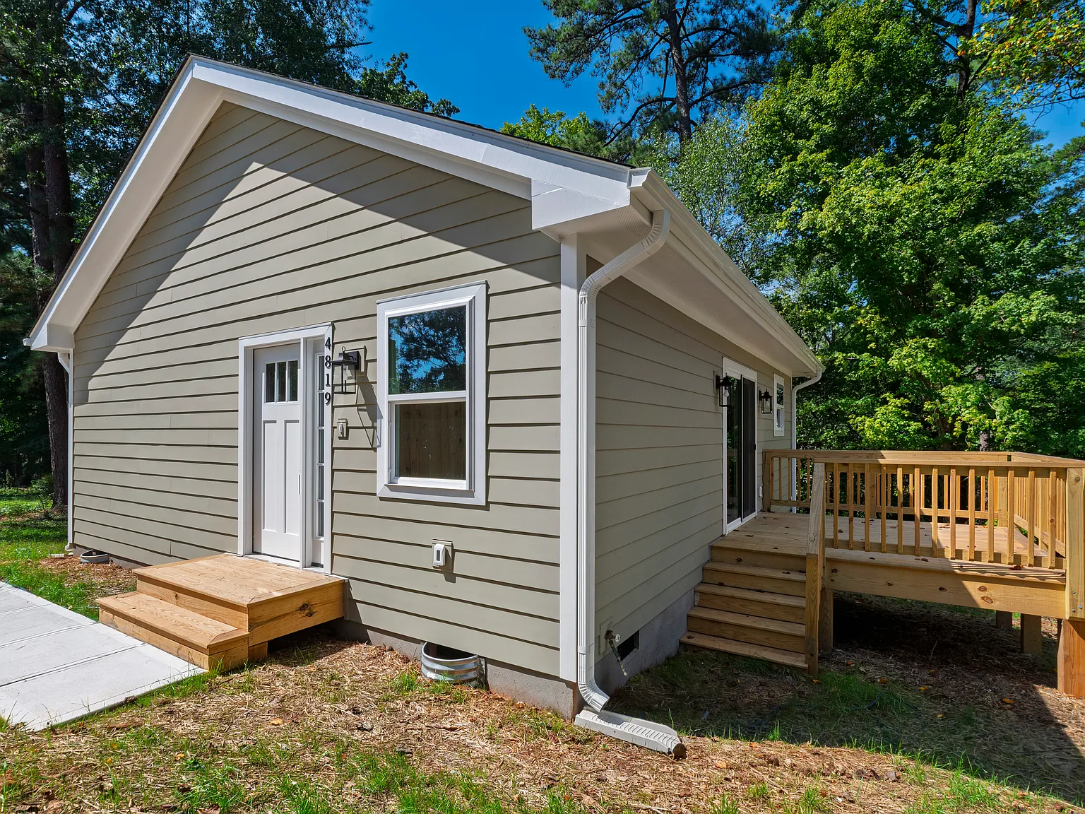 2 bed, 800 sqft, $2,300 — Photo 1