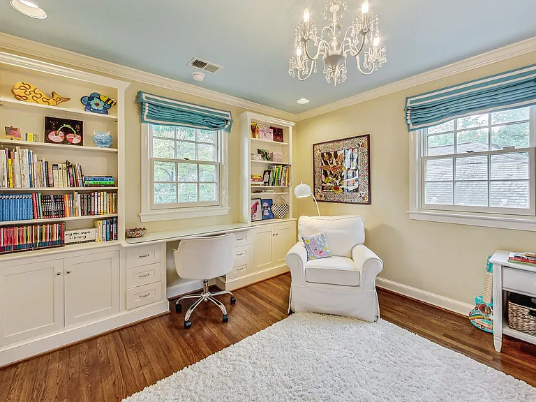4831 Calvert St NW — Photo 30