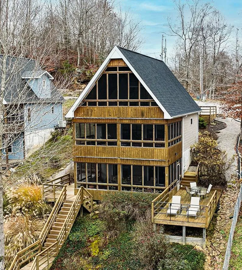 95 Angela Way photo 1