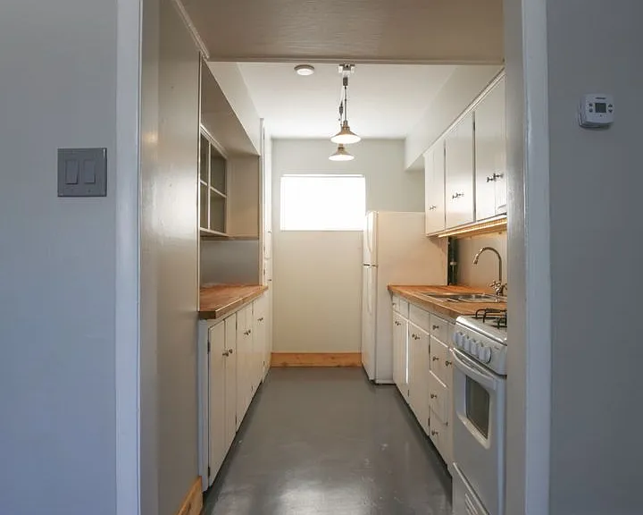 804 N Locust St — Photo 5