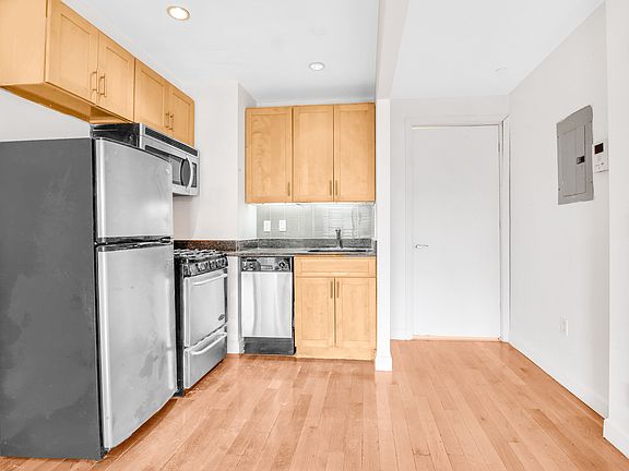 3rd image of 2167 2nd Ave APT 8