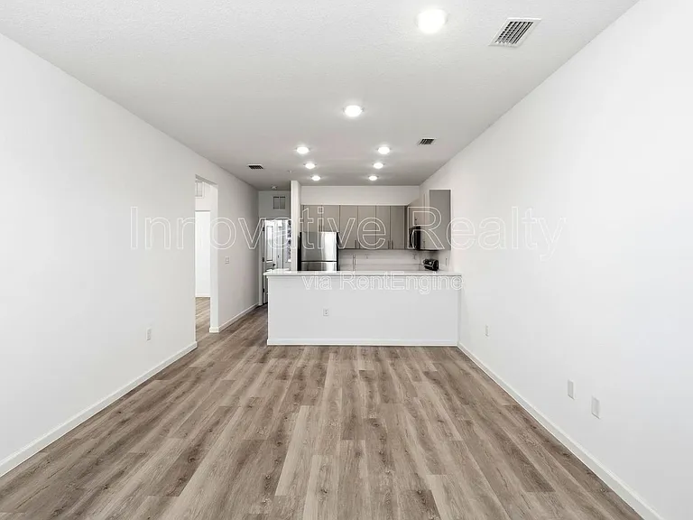 Venture Apartments — Photo 150