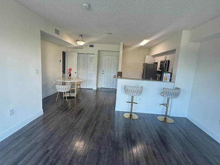 17000 N Bay Rd #408 — Photo 3