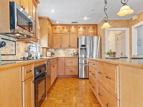 3rd image of 16 Green St