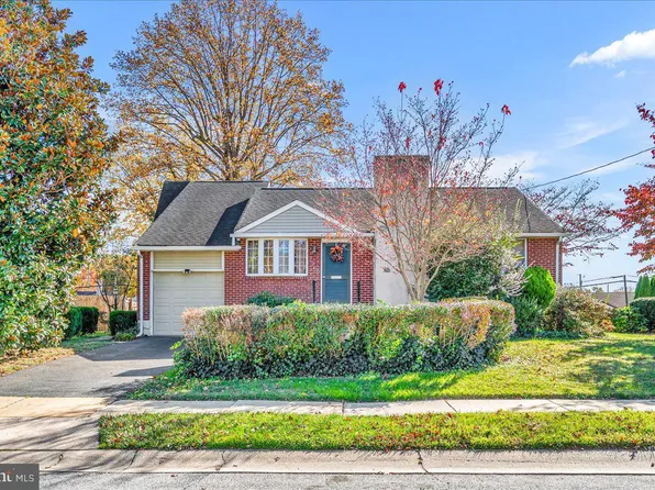 2206 Downing Ln, Wilmington, DE 19804