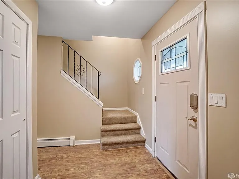 2108 N Fairfield Rd — Photo 2