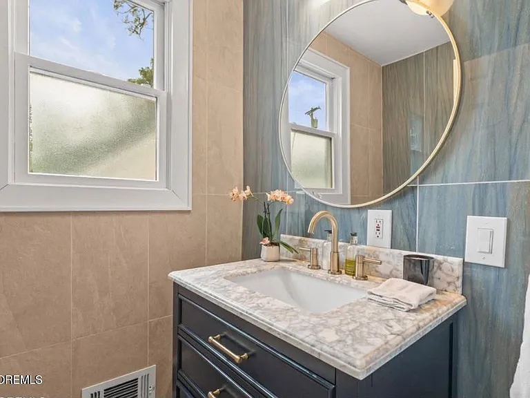 250 Alpern Ave — Photo 23